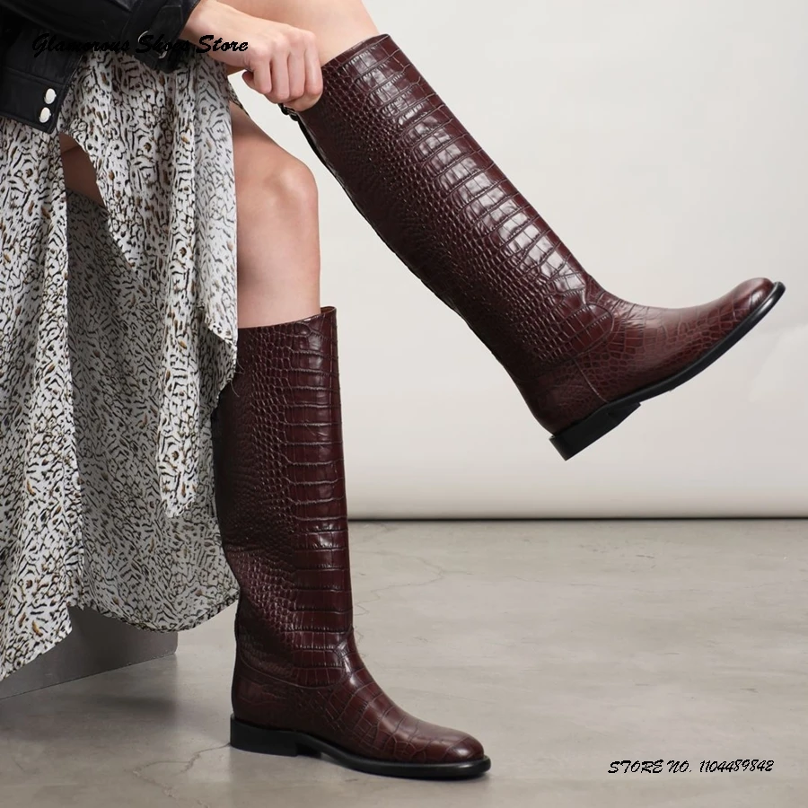 Kniehohe Stiefel mit Krokodilprägung für Damen, runde Zehen, flach, mit lässigen Schuhen in Übergröße, Frühlings- und Herbstmode, zum Anziehen, moderne Stiefel Image