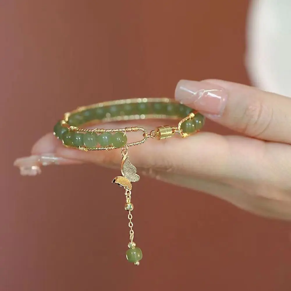 Braccialetto di perline di giada rotondo per le donne braccialetto magnetico ciondolo a farfalla catena a mano ragazze squisiti gioielli di smeraldo regalo di compleanno