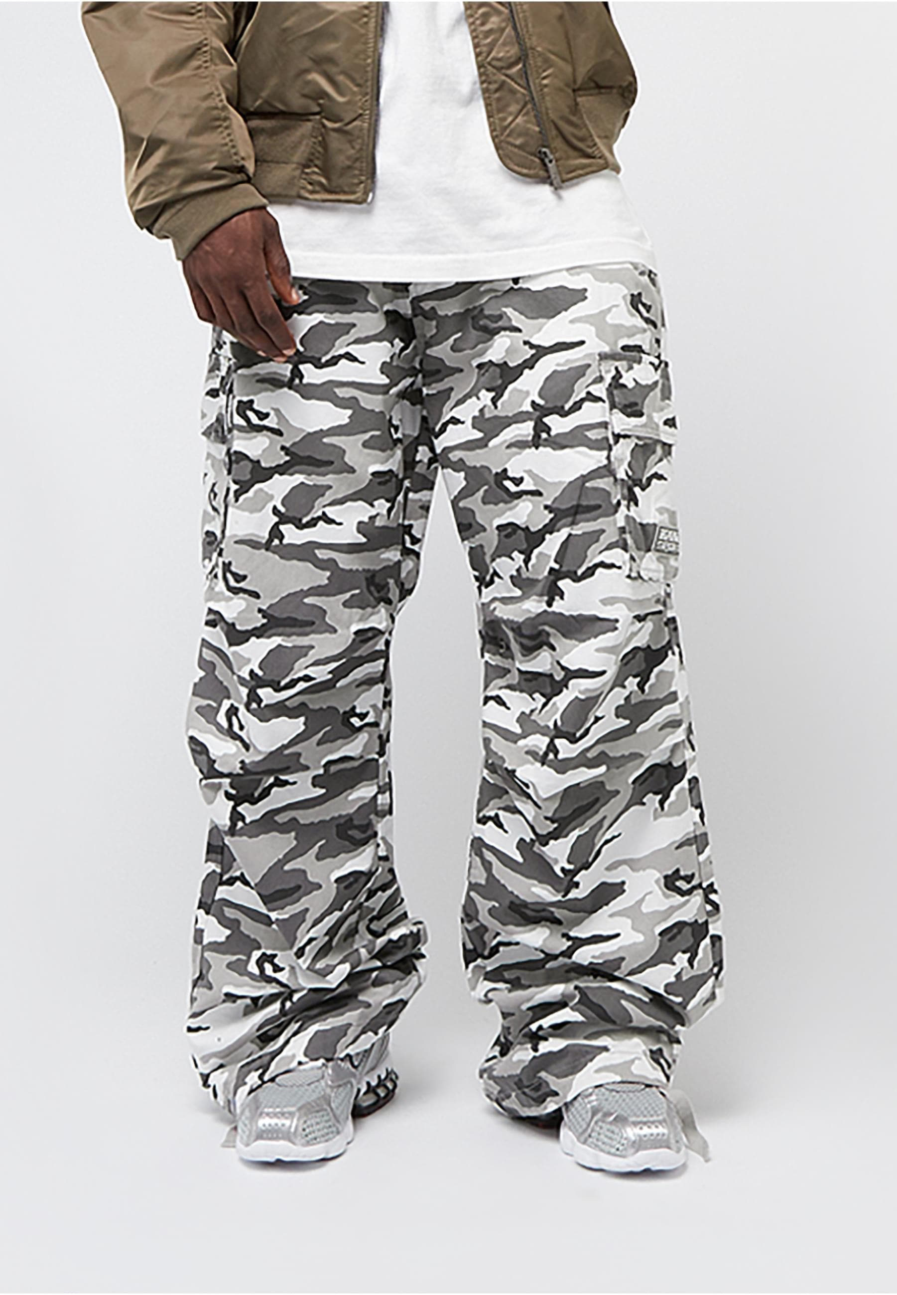 Cargohose KARL KANI "Karl Kani Spor t Patch Camo Cargo Pants", Herren, Gr. S, US-Größen, grau, schwarz, sanftes weiß, 100% Baumwolle, relaxed fit, Hosen Cargohose