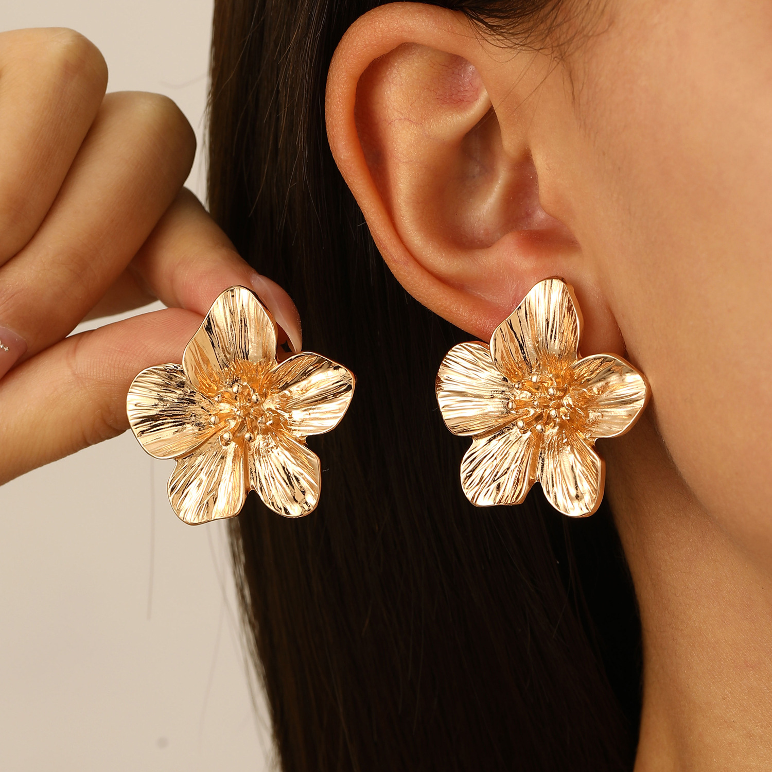Gold Color Stainless Steel Flower Stud Earrings For Women, Vintage Metal Earrings For Girls, Trendy Daily Wear Jewelry silver ring
