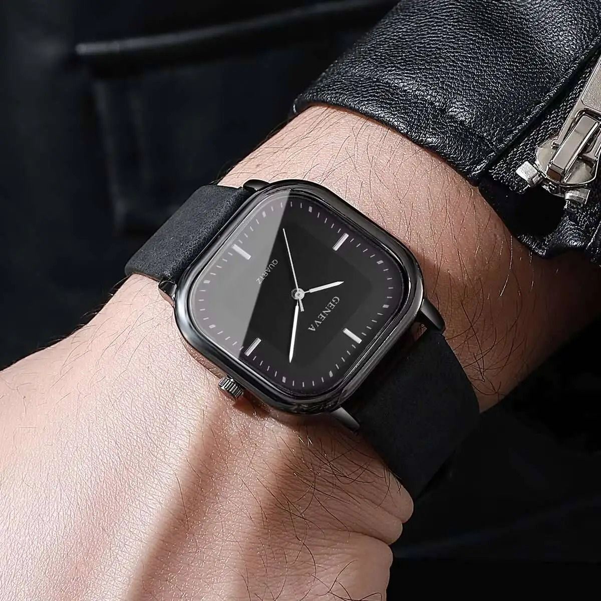 Minimalist Mens Quartz Wristwatch black White
