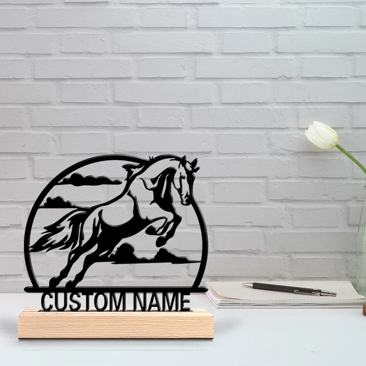 1 Stück romantische personalisierte individuelle Pferde-Metallstatuen, Desktop-Skulptur mit Holzsockel, geeignet für Tierbegeisterte, Haustier-Com Image