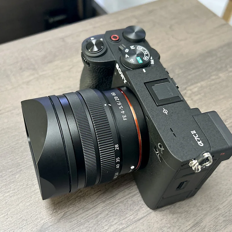 Quadratische Gegenlichtblende aus Metall für Sony FE 28–60 mm F/4–5,6 Objektiv (SEL2860). Wird mit Metallkappe geliefert Image