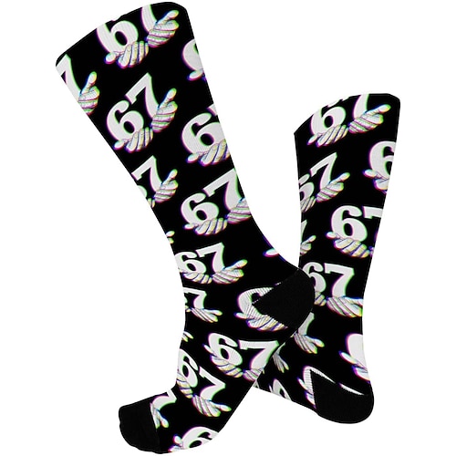Lustige Socken mit dem 67-Meme, sportliche Crew-Socken, lässige, nahtlose Socken mit Print aus weichem, atmungsaktivem Material, bequemer Alltags-Sportstil zum Gehen, Laufen und fürs Fitnessstudio. Image