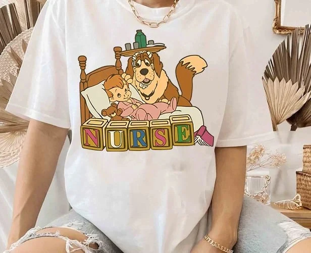 Lustiges Disney Oma Krankenschwester Michael T-Shirt, Happy Nurses' Day T-Shirt, süßes Oma Hund Krankenschwester Dienstmädchen Kinderpflege T-Shirt Image