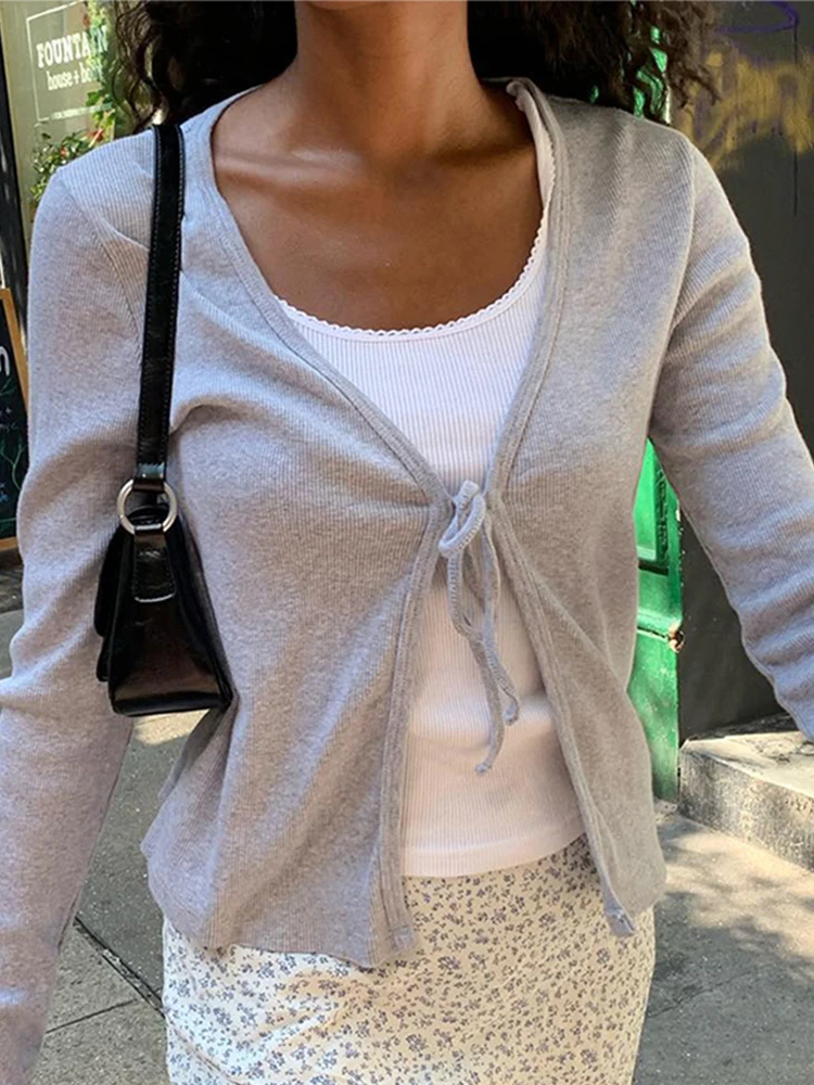 Frauen Casual Solide Dünne T-Shirts 2022 Sommer Sexy V-ausschnitt Spitze Up Baumwolle Gerippte Y2k Crop Top Süße Nette Langarm T Shirt tops Image