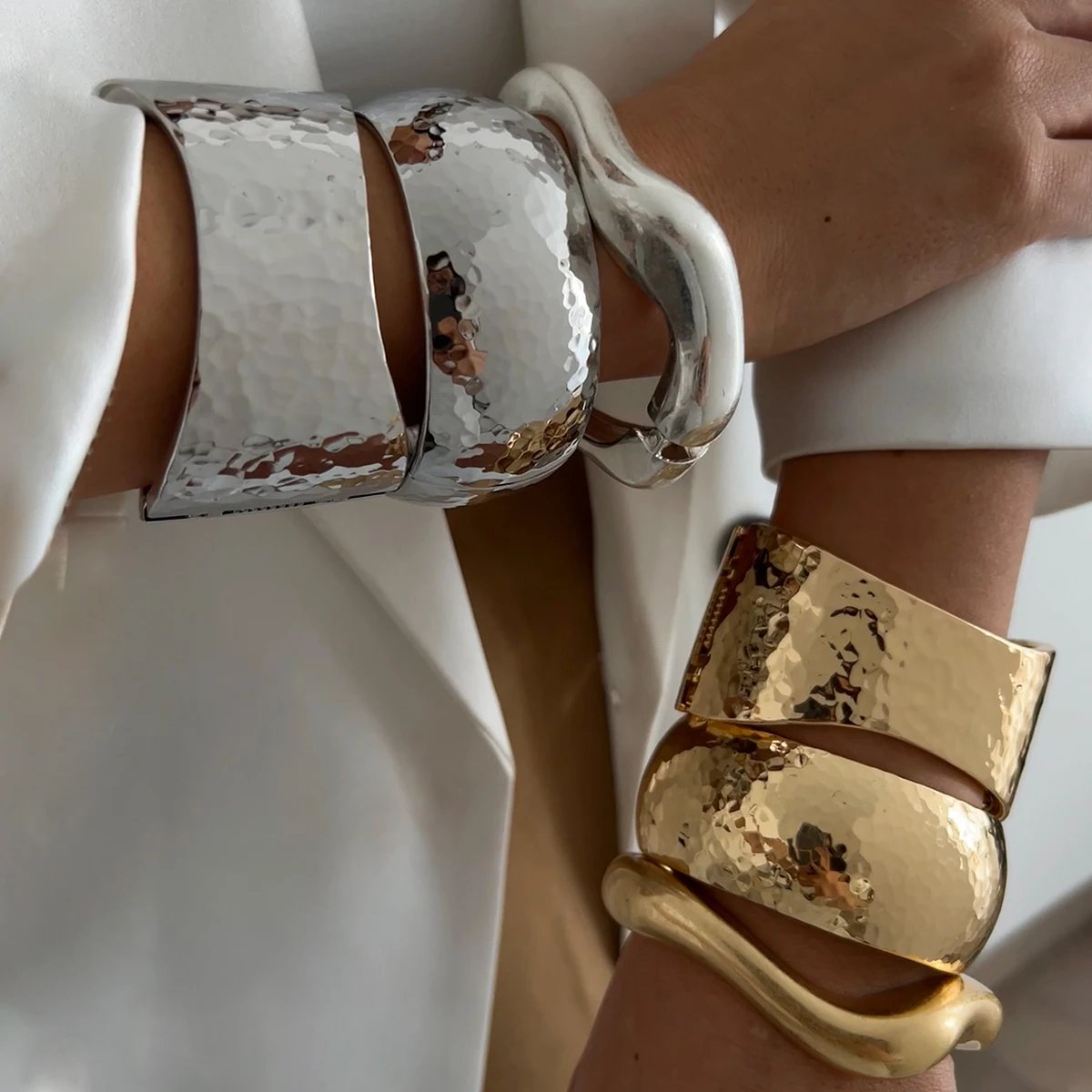 IngeSight.Z Kreatives Design Hammer Textur Heavy Metal Armreifen für Frauen Klassisches Wellenförmiges Armband Damen Punk Party Schmuck Image