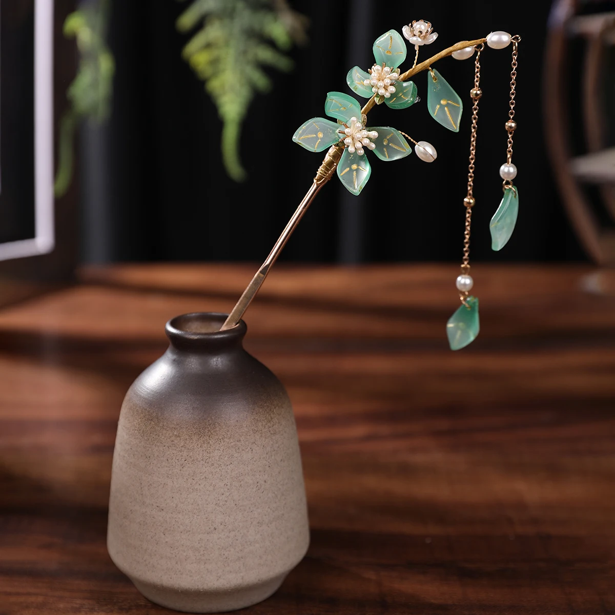 Haarnadel mit grünen Zweigen und Perlenquasten im antiken Stil, glasiertes Blumenblatt-Han-Element-Haar-Accessoire, frisches Hanfu-Accessoire, klassischer Haarschmuck für Fotoshootings für junge