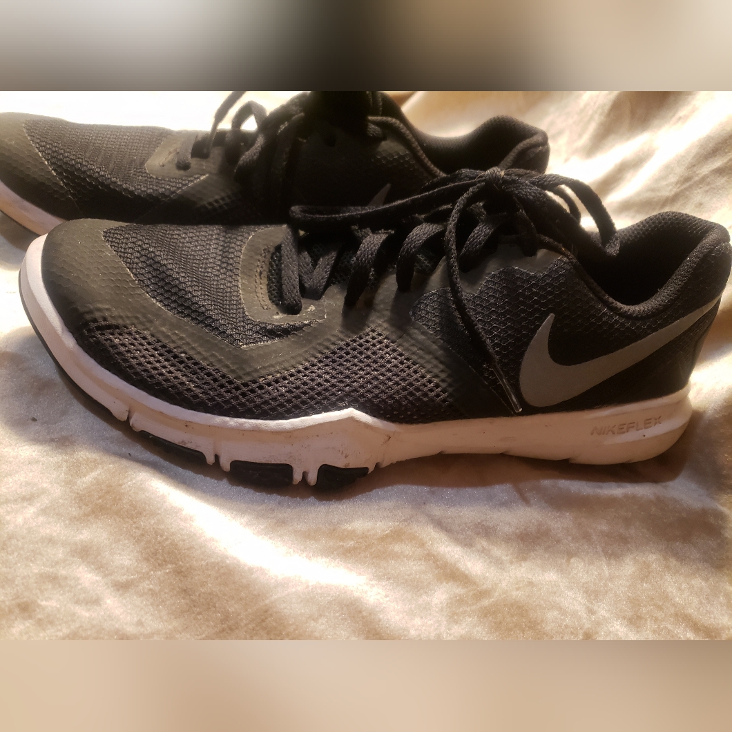 Nike Shoes | Classic Mens Nike Flex Control/Flex Experience 12 Mens Training Shoes Size 9 | Color: Black/White | Size: 9