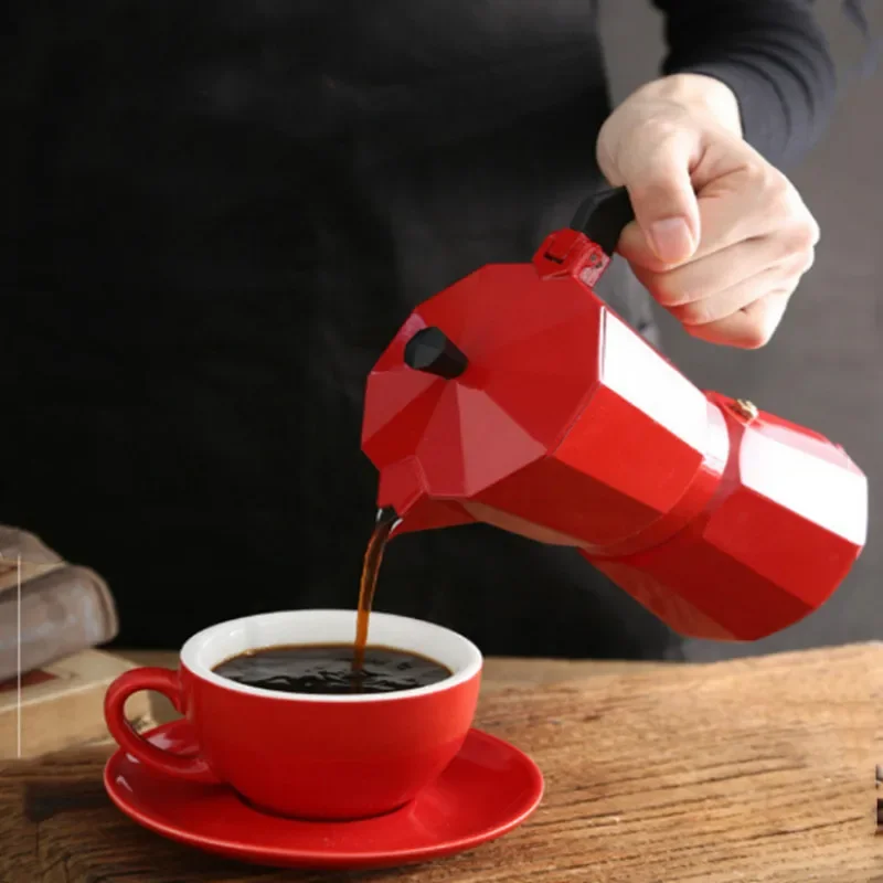 Rote Moka-Kaffeemaschine, achteckige italienische Aluminium-Kaffeetasse 2025 Image