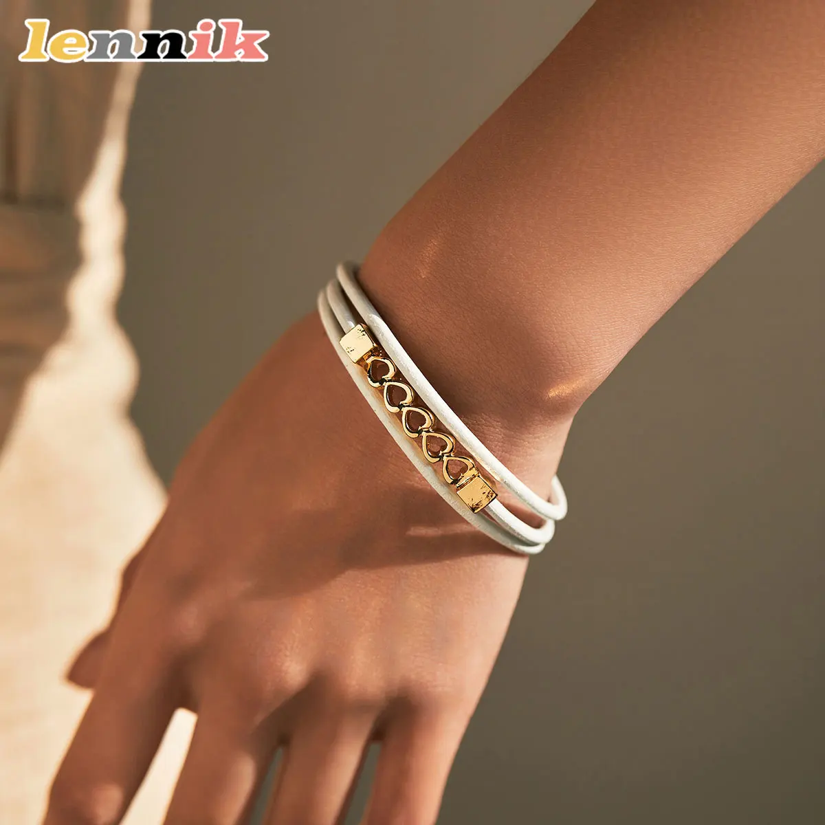 LENNIK Minimalistisches Herzarmband, Leder-Schichtmanschette, Damen-Büro-Chic, Alltag/Arbeit vielseitig, perfektes Geschenk, begrenztes Angebot Image