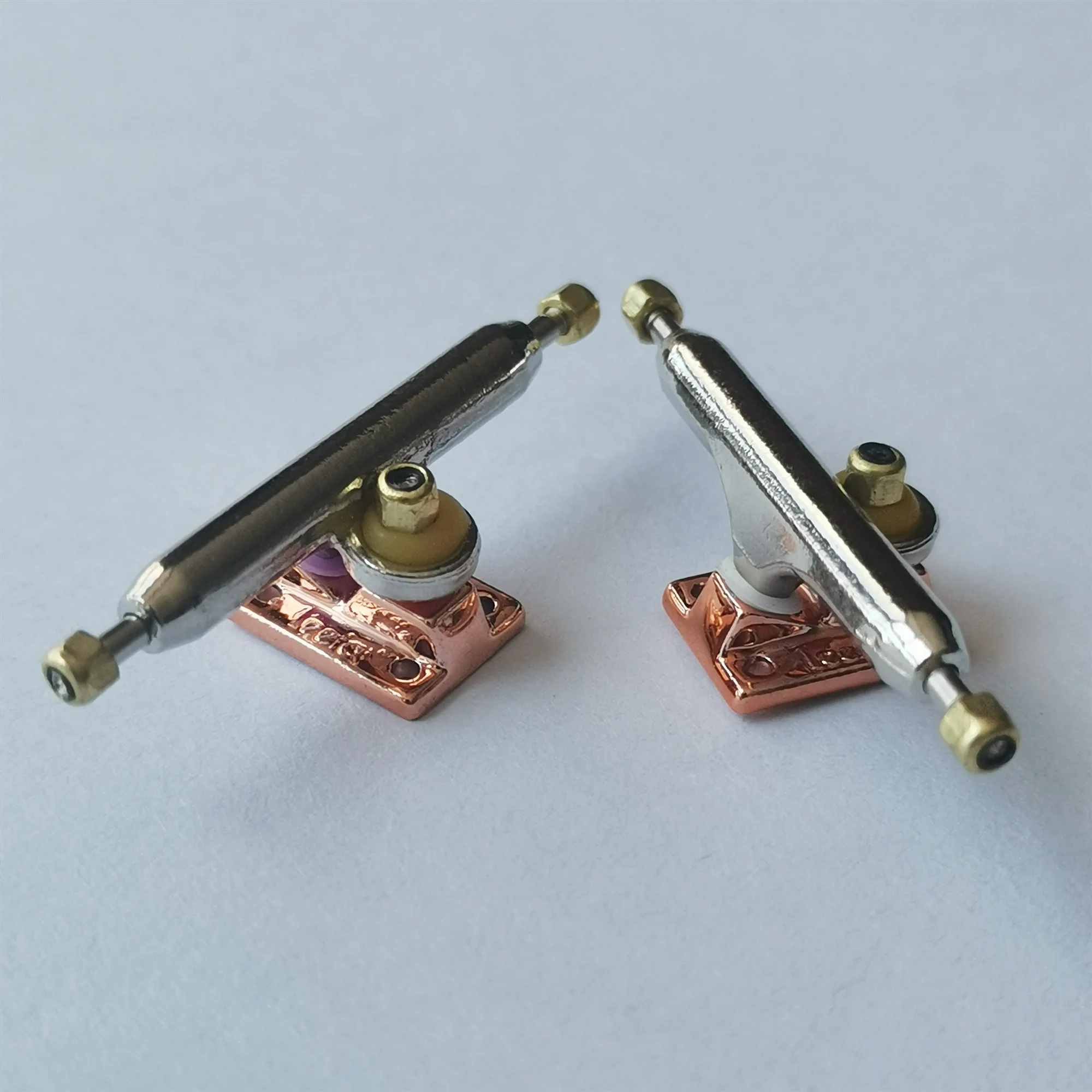 Professionelles reguläres Kingpin Mini Skateboard 34 mm Finger Skate Board Trucks Image