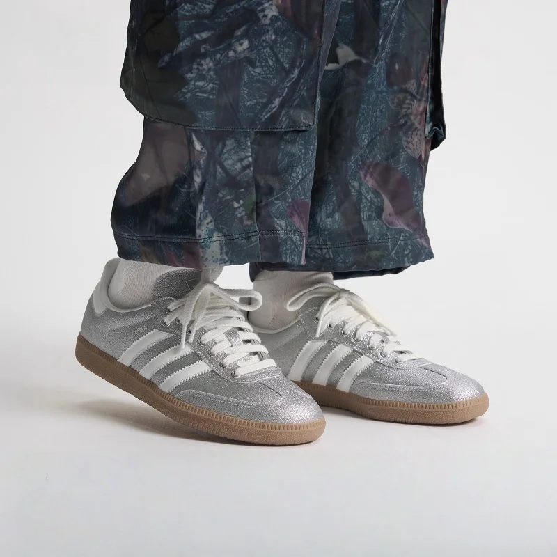 adidas Originals Samba Shimmer Collection Unisex Multifunktionale, bequeme, langlebige Low-Top-Casual-Skateschuhe Silber KI6264