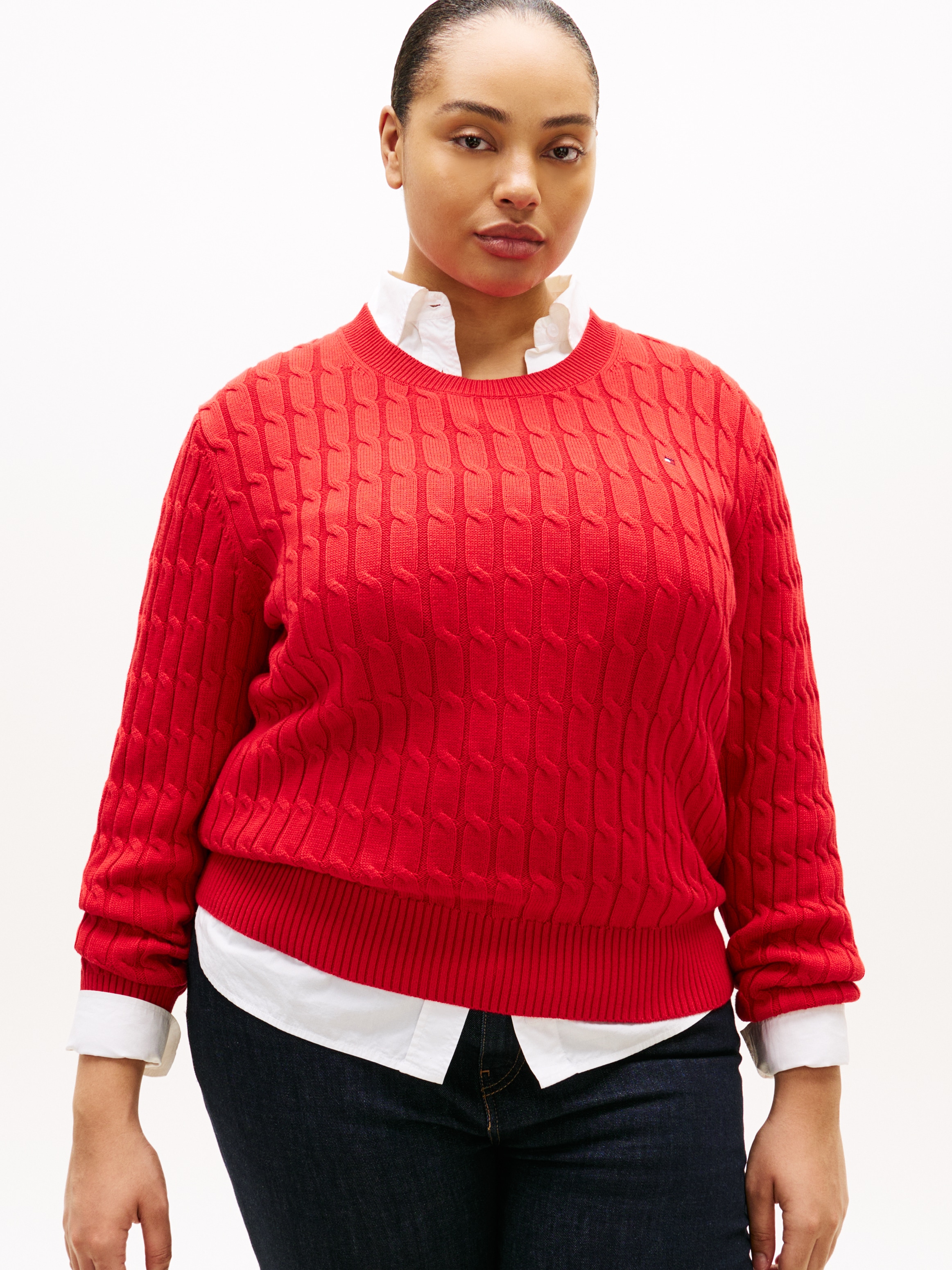 Rundhalspullover TOMMY HILFIGER CURVE "CRV CO CABLE MID GG C-NK LS SWT", Damen, Gr. 52, primary rot, Strick, Obermaterial: 100% Baumwolle, unifarben, Rundhals, Rippbündchen, Pullover Rundhalspullover, in großen Größen, mit Zopfmuster