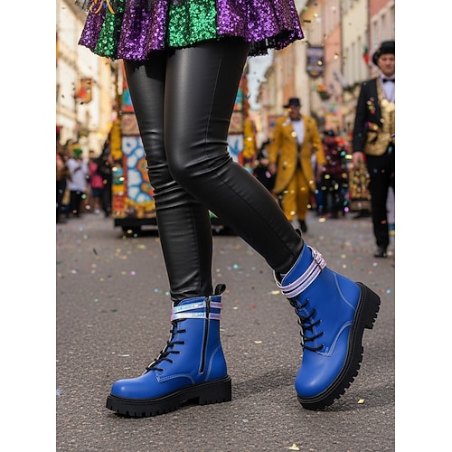 Frauen Mardi Gras Blaue Chunky Heel Stiefel mit reflektierenden Riemen – Trendy und gewagt perfekt für Karneval Kostümpartys Street Style und Festivalbekleidung Image