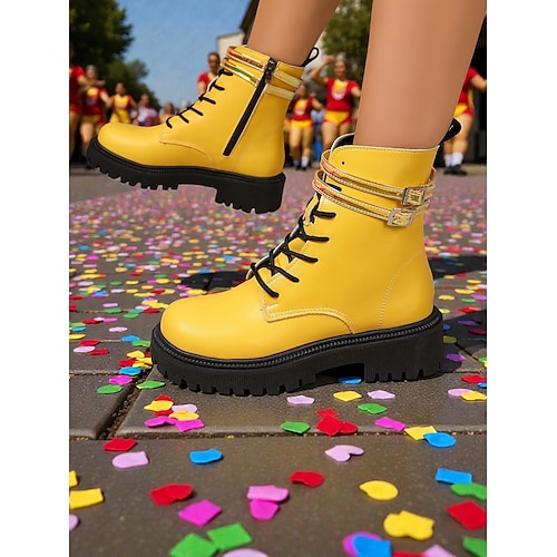 Frauen Mardi Gras Blaue Chunky Heel Stiefel mit reflektierenden Riemen – Trendy und gewagt perfekt für Karneval Kostümpartys Street Style und Festivalbekleidung Image