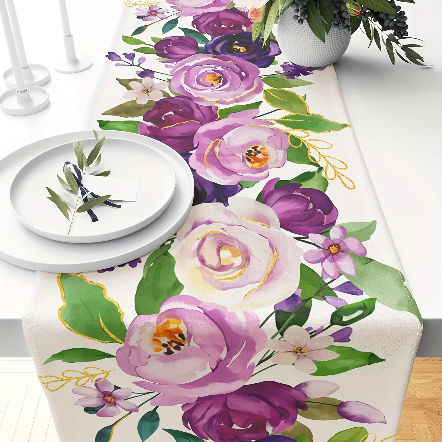 1 Stück lila Aquarell-Blumen-Tischläufer mit Goldbesatz, elegante Hochzeit, Frühlings-Esstisch-Dekoration für Küche, drinnen und draußen