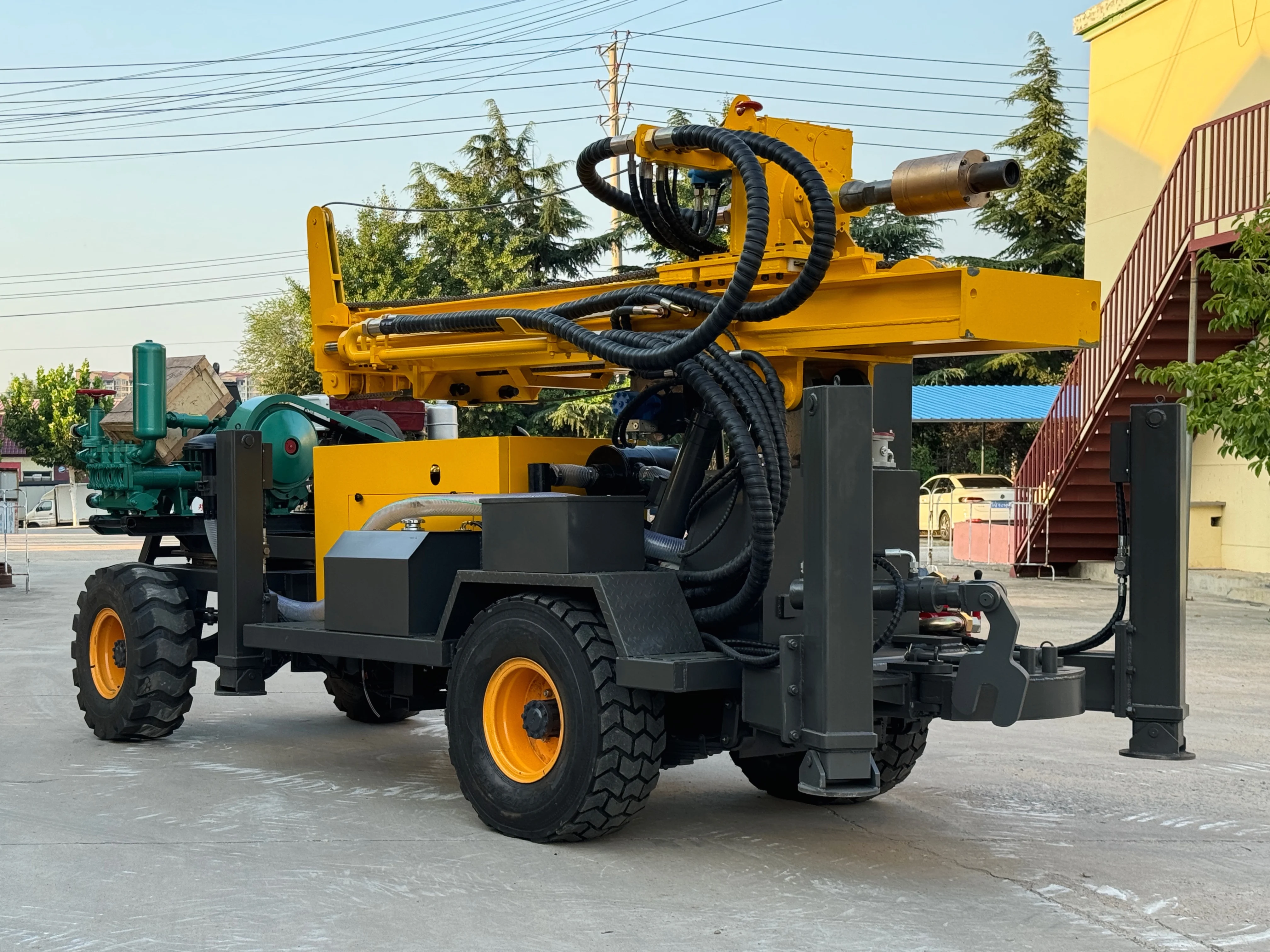 Maßgeschneidertes mobiles hydraulisches Bohrlochbohrsystem mit Spurantrieb für Tiefwasserbrunnen mit 300 Metern Image
