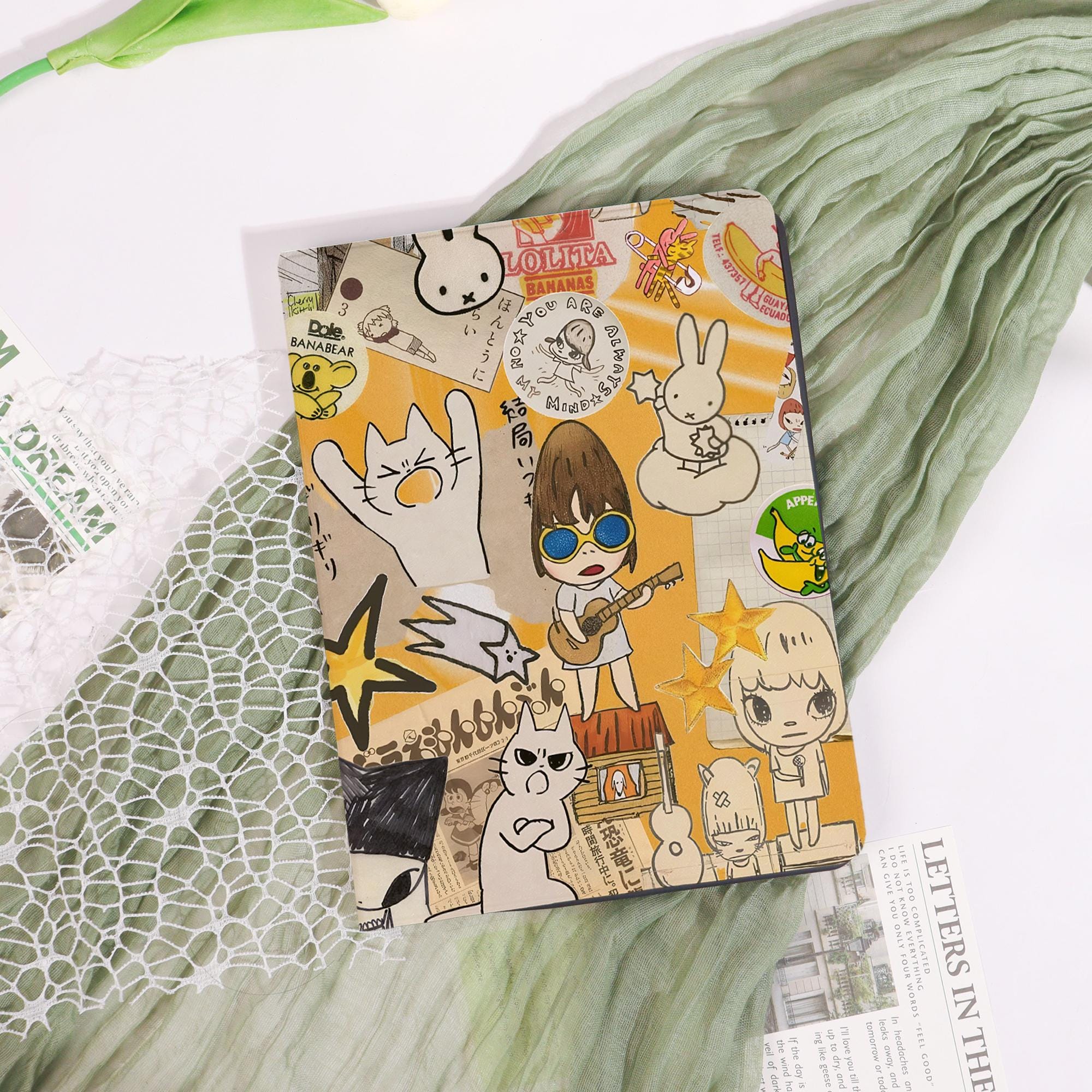 Yoshitimo Nara Collage iPad Hülle für iPad Pro 2025 2024 2022 11/13 Zoll iPad Air 7/6/5 Cute Case,iPad Mini 6/7,iPad A16 11/10/9,Custom Cover