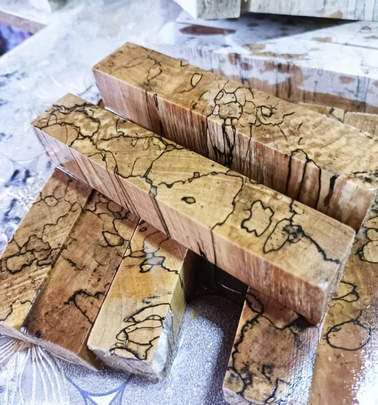 12,5 x 2 x 2 cm gemustertes Ahornholzmesser, massiver Rohstoff, maßgeschneidertes Küchenmesser aus Holz, Stiftgriff Image