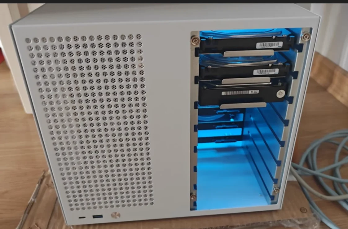 ATX-Netzteil, MATX-PCIe in voller Höhe, Qunhui AIO-Speicher, UNRAID Sagittarius 8-Bay-NAS-Gehäuse mit Rückwand Image