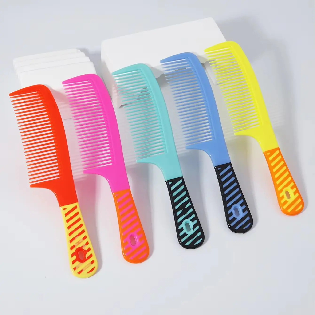 5-teiliges Styling-Haarkamm-Set, ein Must-Have-Kamm mit rundem Griff für farbiges Styling. Für Haar-Accessoires Image