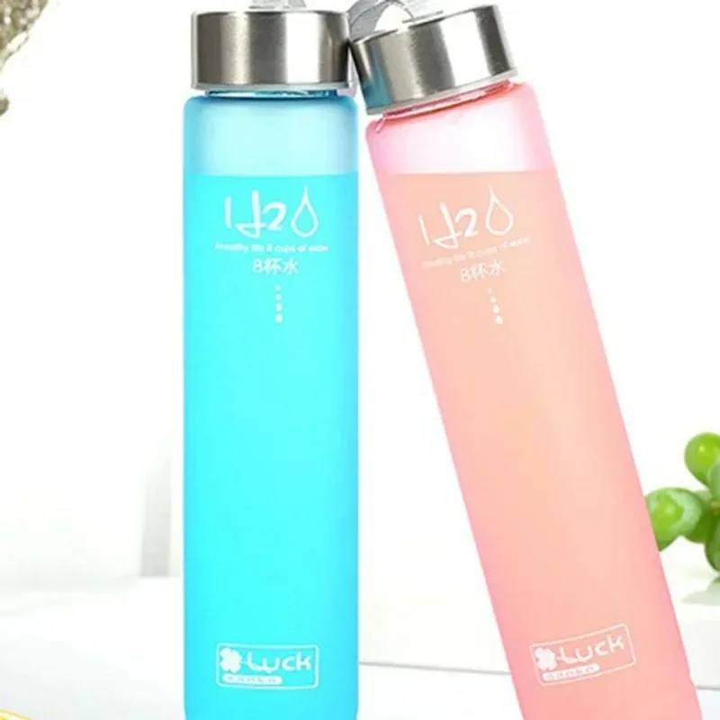 Kunststoff-Wasserflasche zum Trinken, tragbare Termoskanne, Sportgetränkartikel, Teetasse, Küchenutensilien, Schulgebrauch, Air-Up-Shaker, Gourdes D'eau Image