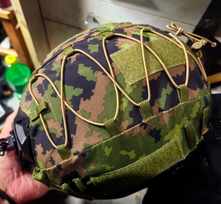 Finnischer Camouflage Fast Helmüberzug Outdoor Grün Image