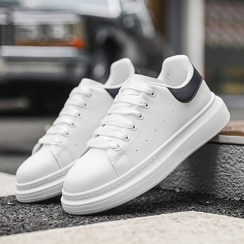 Weiße minimalistische Turnschuhe für Männer, bequeme Leder-Casual-Turnschuhe, Herren-Plattform-Skateboard-Schuhe, Outdoor-Low-Cut-Herren-Sportschuhe Image