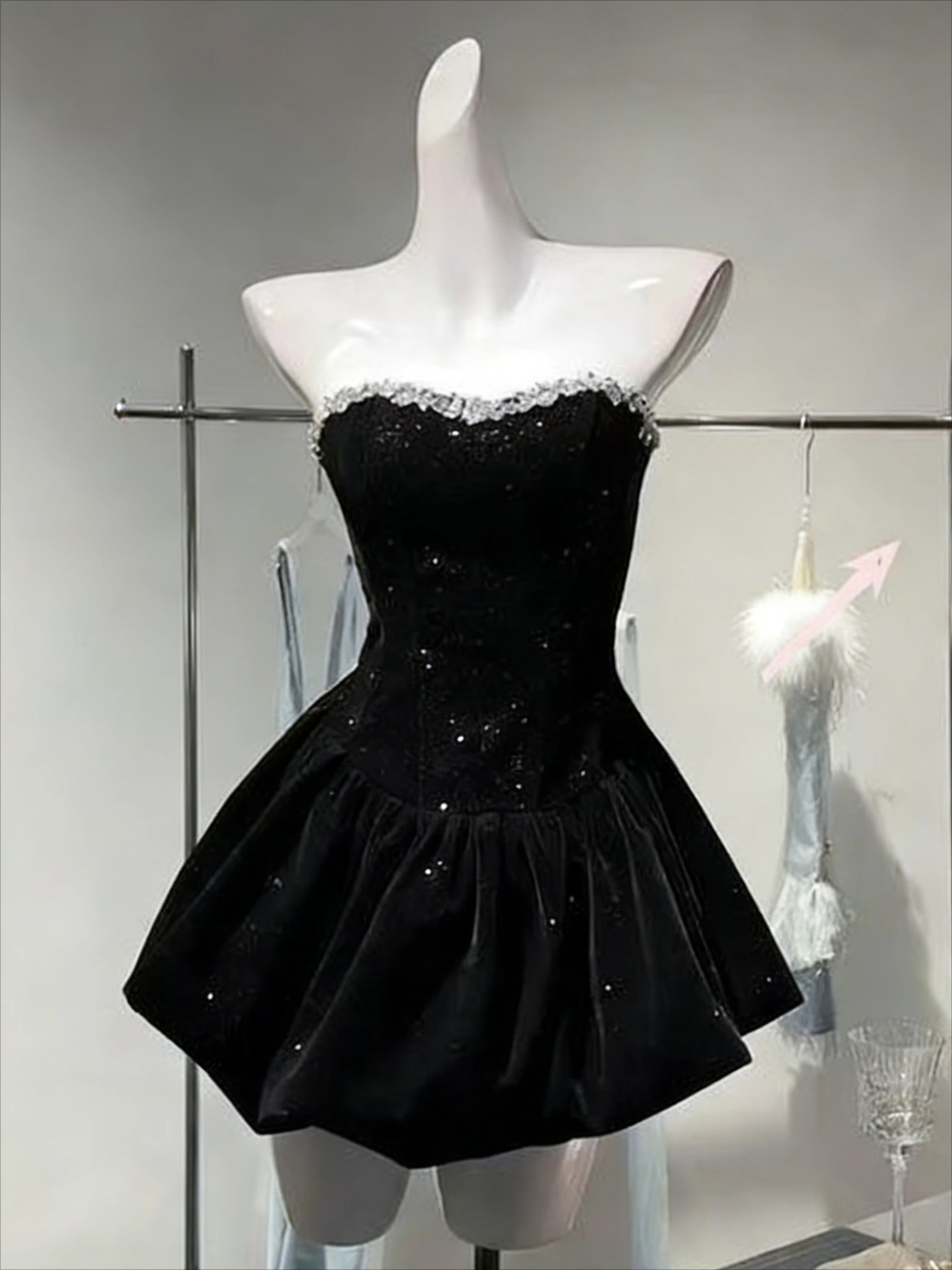 Vintage elegantes Design Frau Kleid süß schulterfrei Retro Minikleid weibliche Schleife Fee Party schicke Outfits 2025, französischer Sommer Image