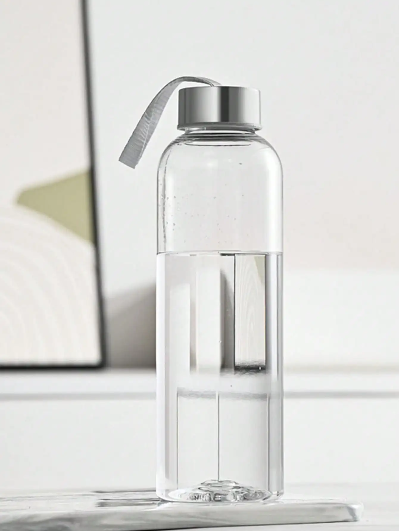 1 PC 600 ml transparente Wasserflasche mit Tragegurt, täglicher Direkttrinkbecher Image