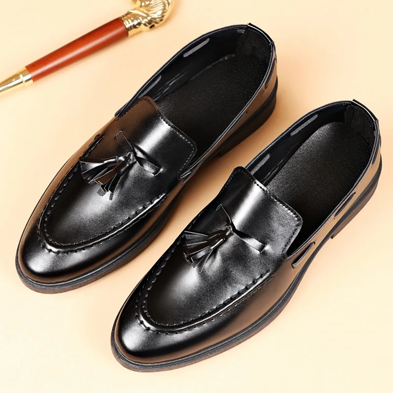 Männer Casual Leder Schuhe Elegante Quasten Männer Kleid Schuhe Spitz Loafer Licht Mokassins Große Größe Party Hochzeit Schuhe Männlich