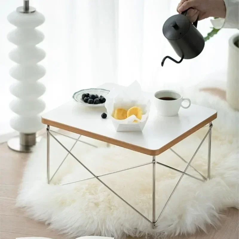 Antiker Beistelltisch, skandinavisches kleines Haushaltssofa, Ecktisch, Wohnzimmer, weiße kleine Haushaltstische