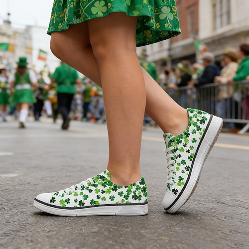 Damen-Sneaker zum St. Patrick's Day mit Kleeblattmuster – bequeme Schnürschuhe aus Canvas für Paraden, Festivals und Freizeit. Image