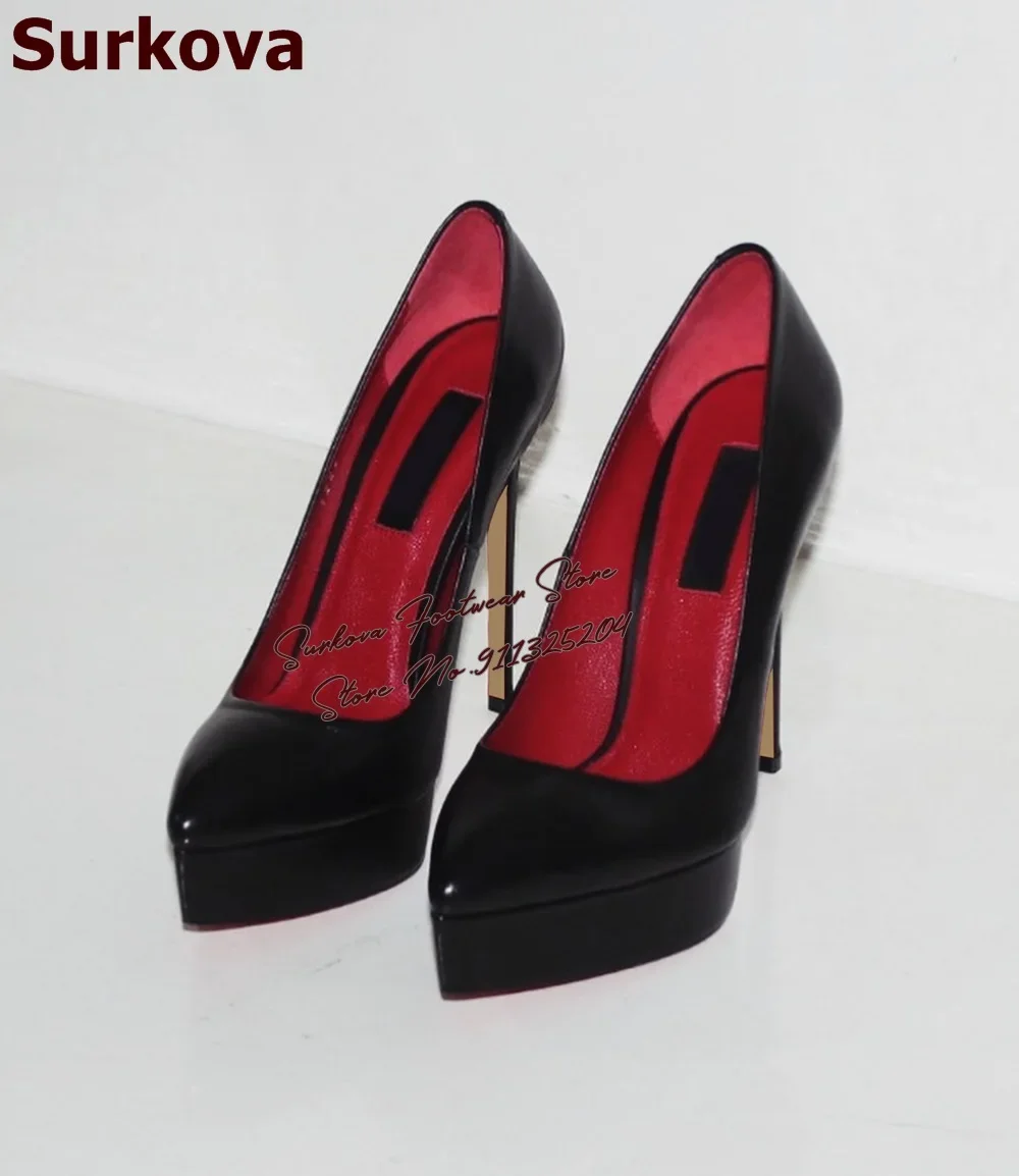Surkova Schwarze, matte Plateau-Pumps mit hohem Absatz und spitzer Zehenpartie, Slip-On-Bankettschuhe, rote Innenseite, elegante Schuhe zum Hineinschlüpfen