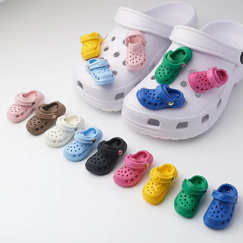 3D Mini Neue Schuhe Form PVC Schuh Charms für Clogs Zubehör Frauen Strand Tasche Sandalen Schnalle Kinder Schuh Pins DIY Schuh Dekorationen