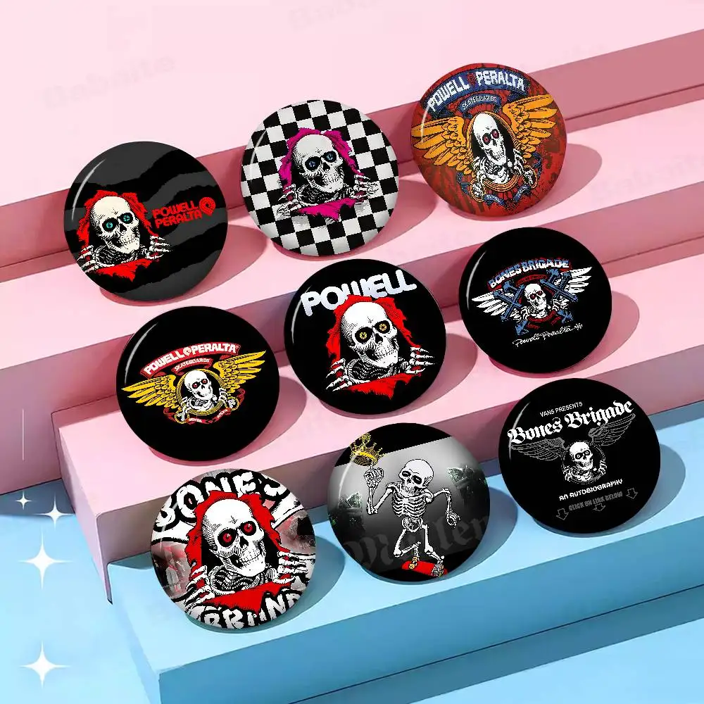 Skateboard P-Powells Wing Skull P-Peraltas 32/44/58 mm handgefertigte Anstecknadel rund lustig Snap-in Kleidung Zubehör Abzeichen Hut Dekoration