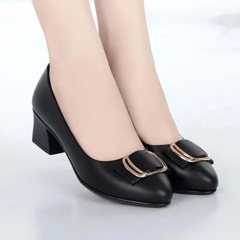 Frauen Mode Süße Leichte Braune Frühling Slip auf Flache Schuhe Dame Casual Schwarz Pu Leder Büro Loafer