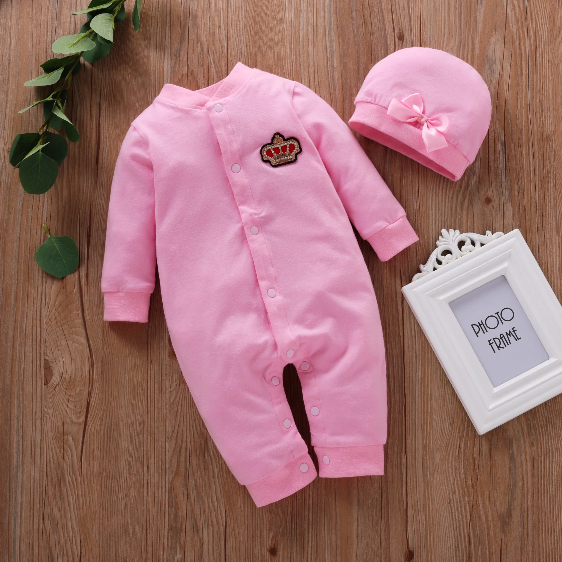 Unisex-Baby-Strampler, rosa, lässig, langärmelig, mit Kronenmuster + Mütze Image
