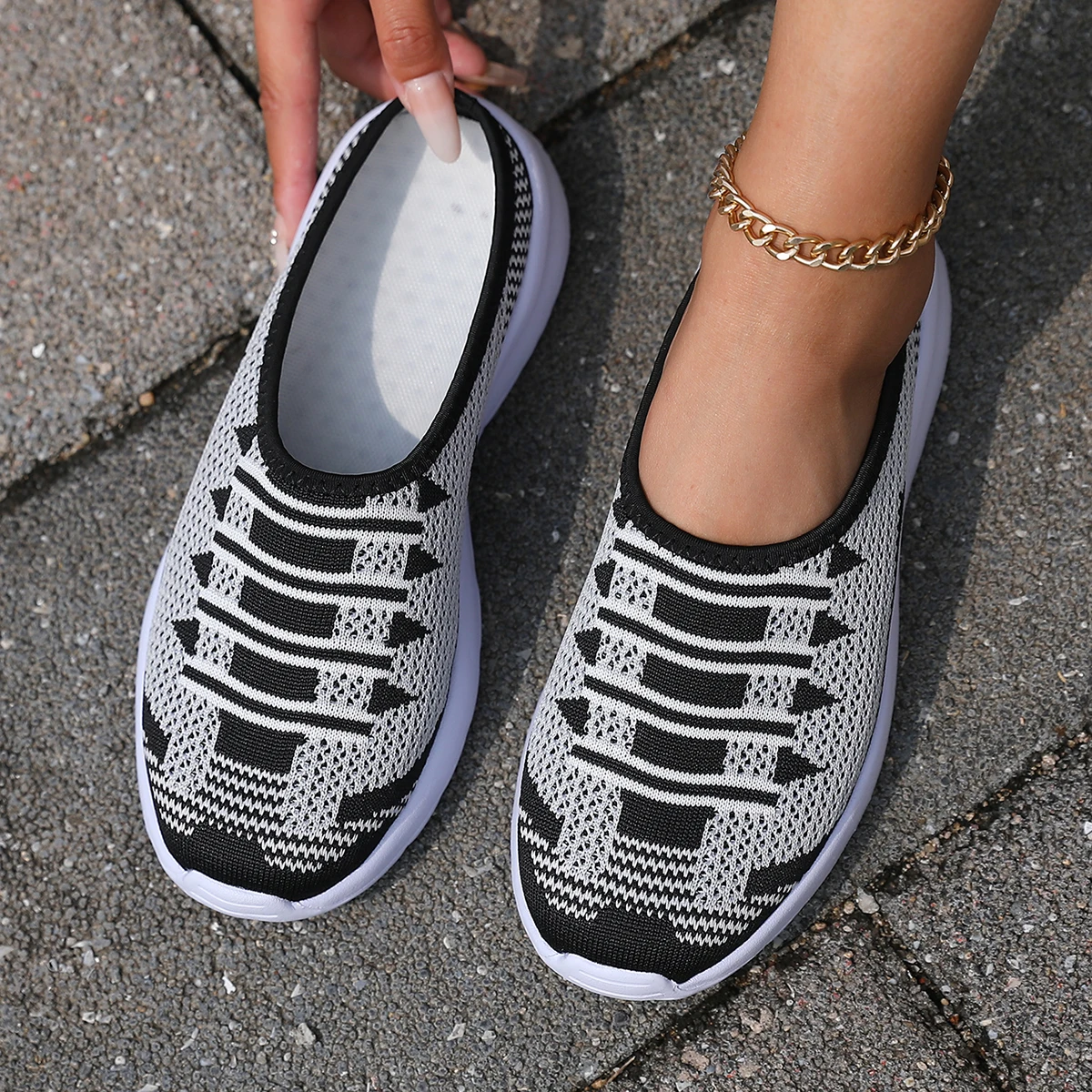 Lässiges und leichtes, schwarz-weiß gestreiftes Strickobermaterial mit EVA-Sohle, Damenschuhe, Damen-Slip-On-Sneaker in Übergröße