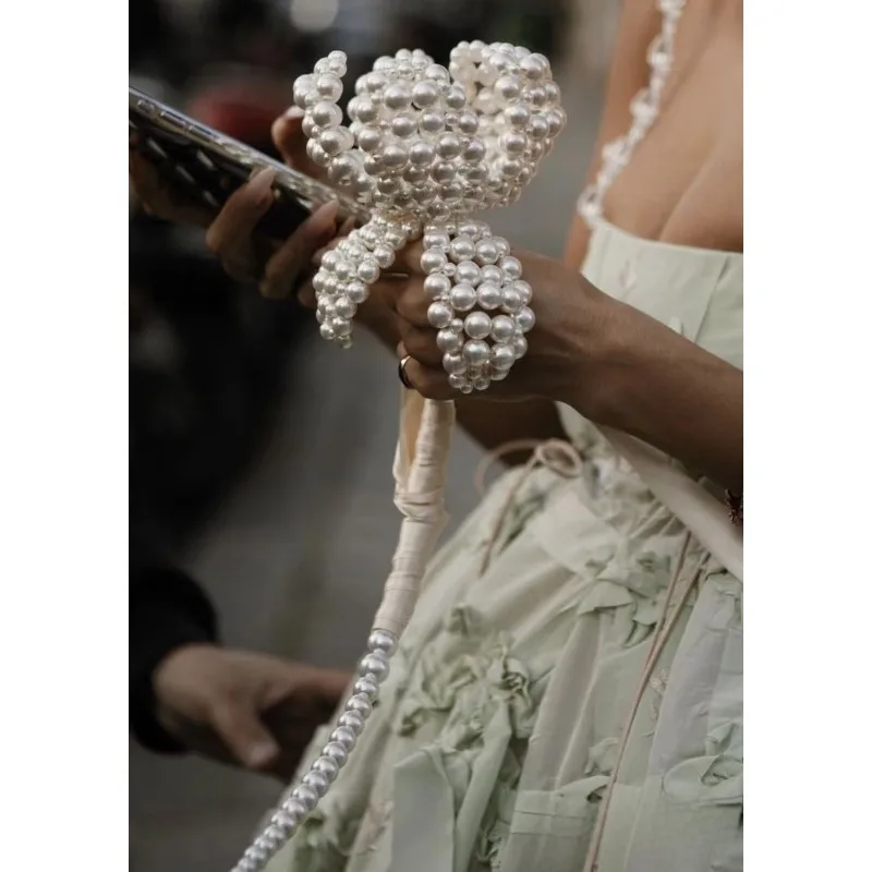 Hochzeit Hochzeitskleid Braut Hochzeitsstrauß Handdrehstrauß liefert Sonnenblumenstrauß Image