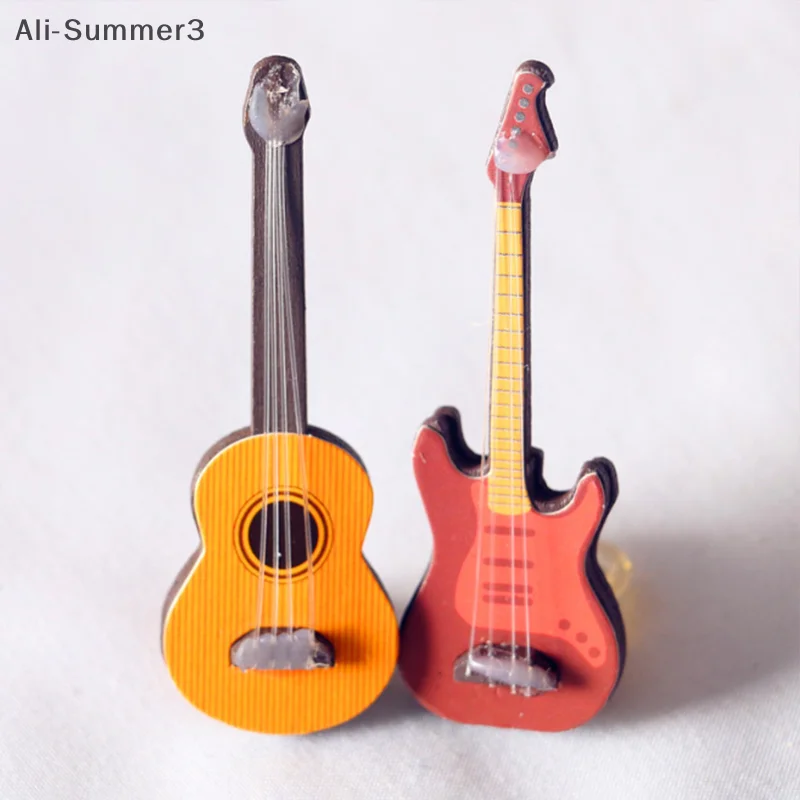 Mini-Möbelmodell, klassische Gitarre, beliebtes Schießinstrument für E-Gitarre Image