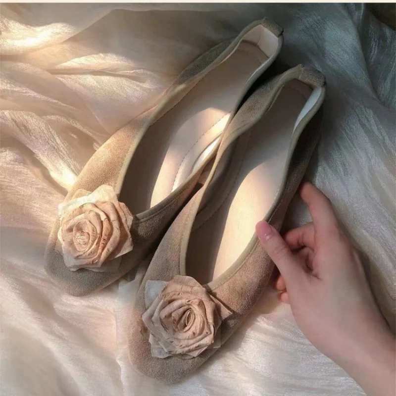 2026 Frühjahrsneue flache Damenschuhe im Nischendesign mit niedrigem Schnitt in Rosa | Sanfte Ballettschuhe im Retro-Stil im chinesischen Stil