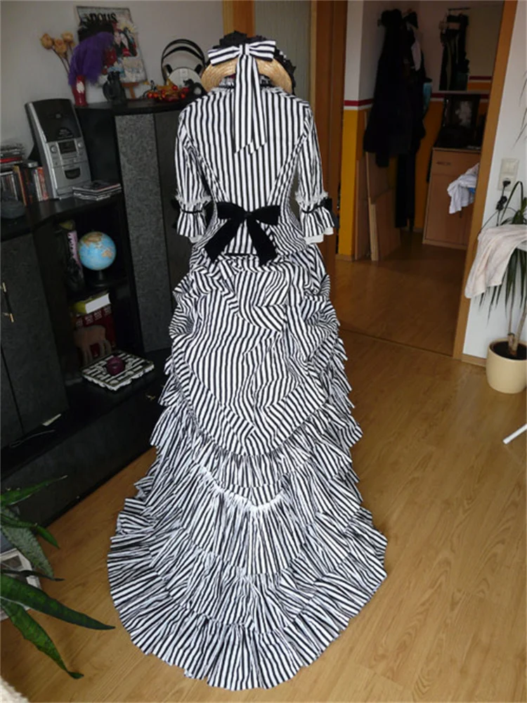 Abito vittoriano gotico nero a righe bianche del 1870 Abito da ballo vintage da donna con trambusto medievale Abito rococò