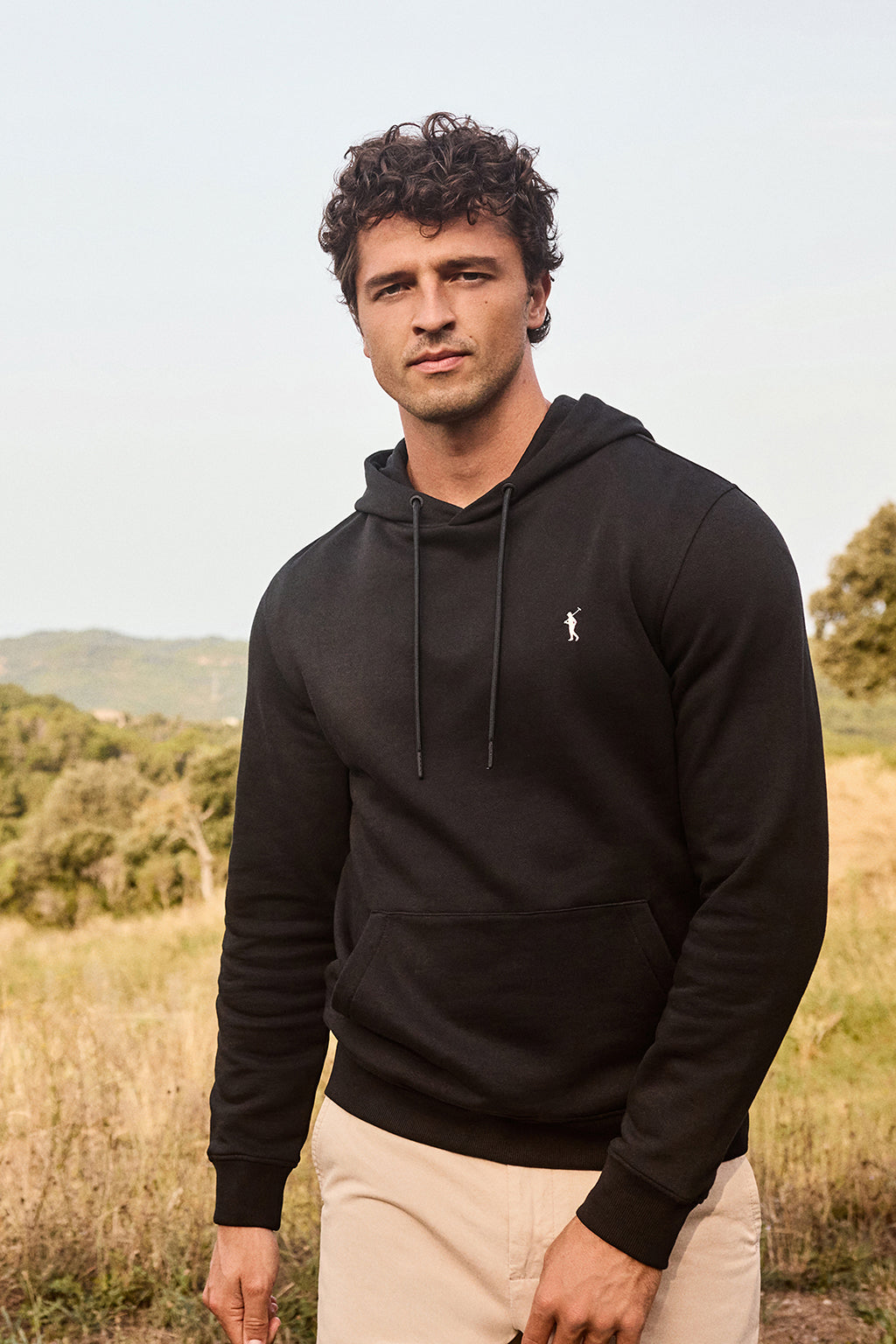 Sweatshirt schwarz im Regular Fit mit Kapuze und Rigby Go-Logo Image