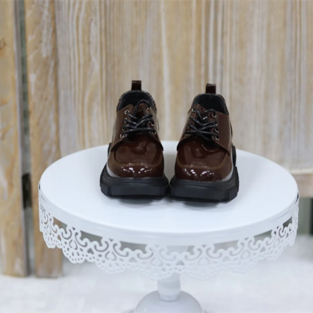 BJD Puppenschuhe Mädchen Elegante Schnürung Meeting Party Kinder Täglich Glänzende schwarze braune Lederschuhe mit dicken Sohlen Geschenke Puppenzubehör