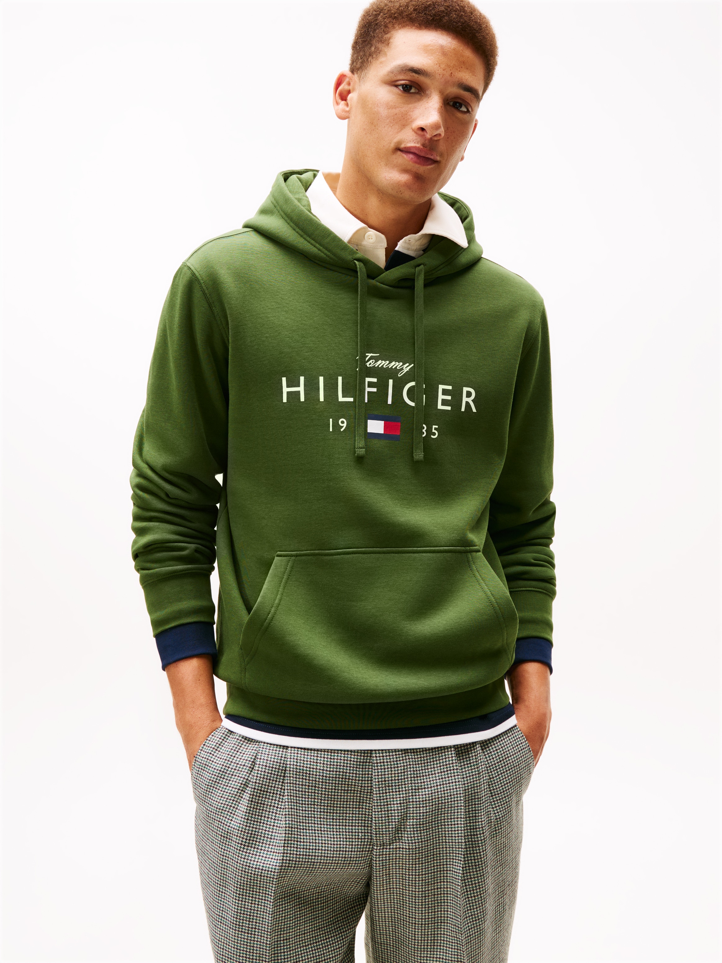 Hoodie TOMMY HILFIGER "BRAND LOVE BIG HILFIGER", Herren, Gr. L, mountain pine, Sweatware, Obermaterial: 77% Baumwolle, 23% Elasthan, regular fit normal, Rippbündchen, Sweatshirts Hoodie, mit Logo-Grafik, normale Passform