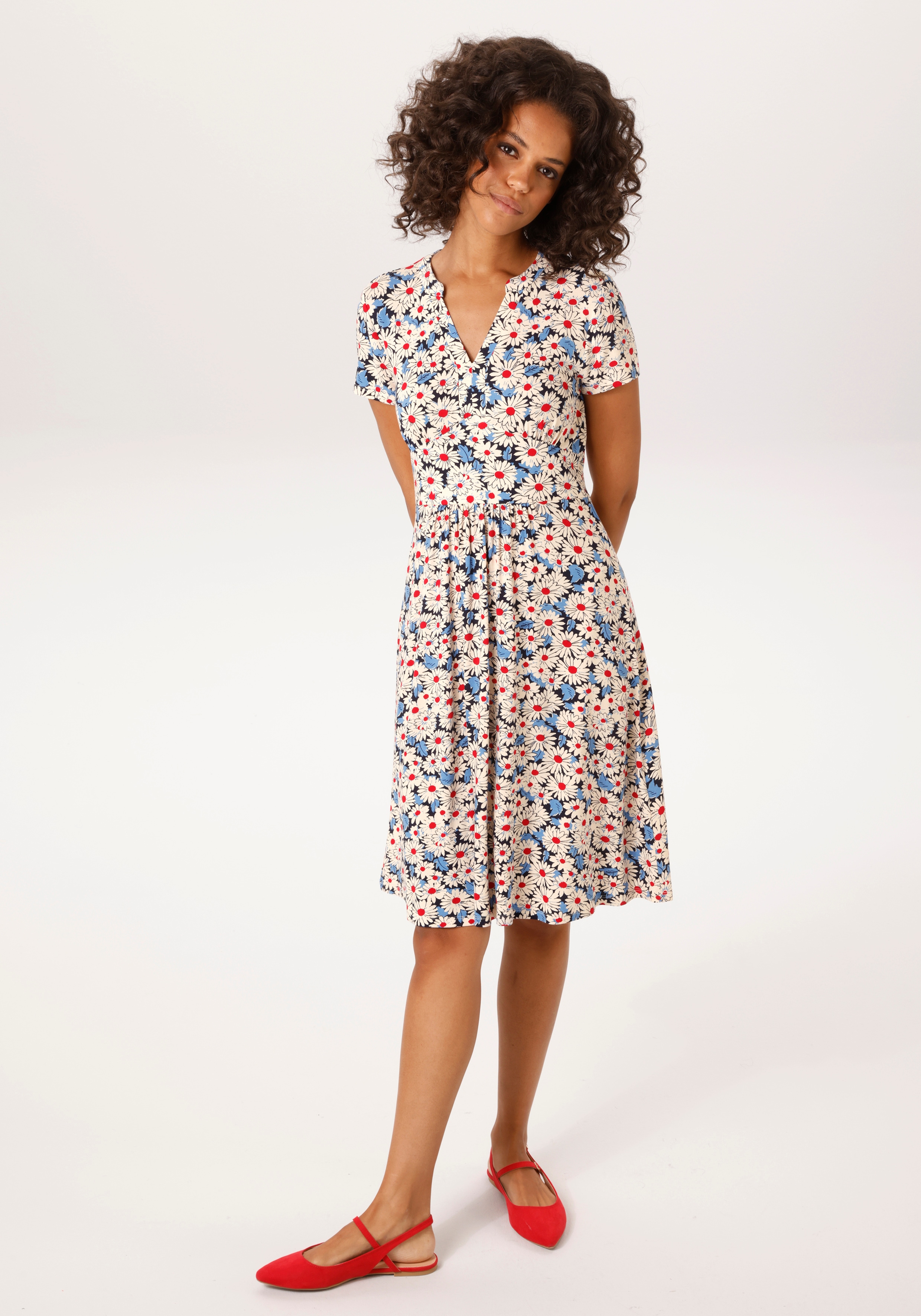 Sommerkleid ANISTON CASUAL, Damen, Gr. 34, N-Gr, wollweiß, jeansblau, rot, marine, Single Jersey, Obermaterial: 95% Viskose, 5% Elasthan, bedruckt, geblümt, figurumspielend kniefrei, V-Ausschnitt, Kleider Sommerkleid, allover mit Blüten bedruckt -...
