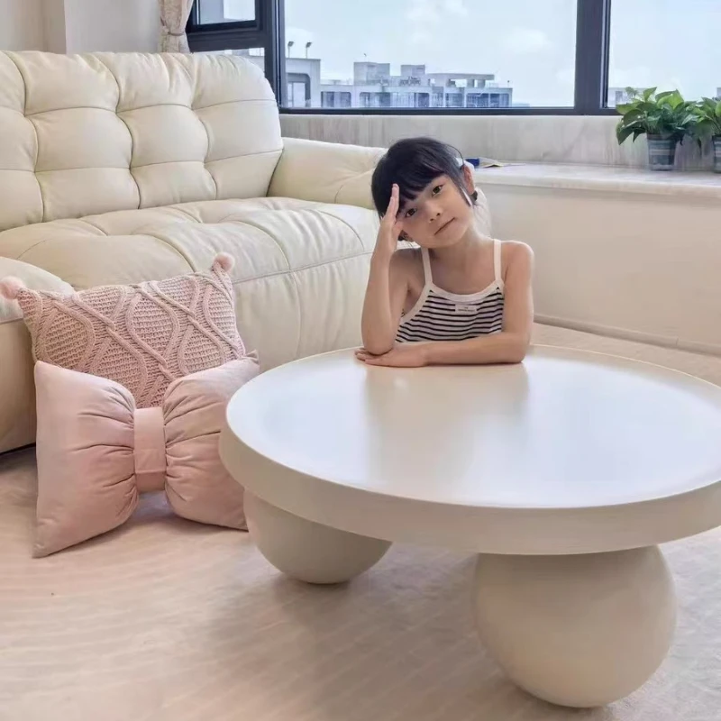 Cremeweißer Couchtisch - Niedliches Wolken-Design Beistelltisch mit 3 Beinen für Wohnzimmer Moderner Internet-Trend Kleiner Tisch Image