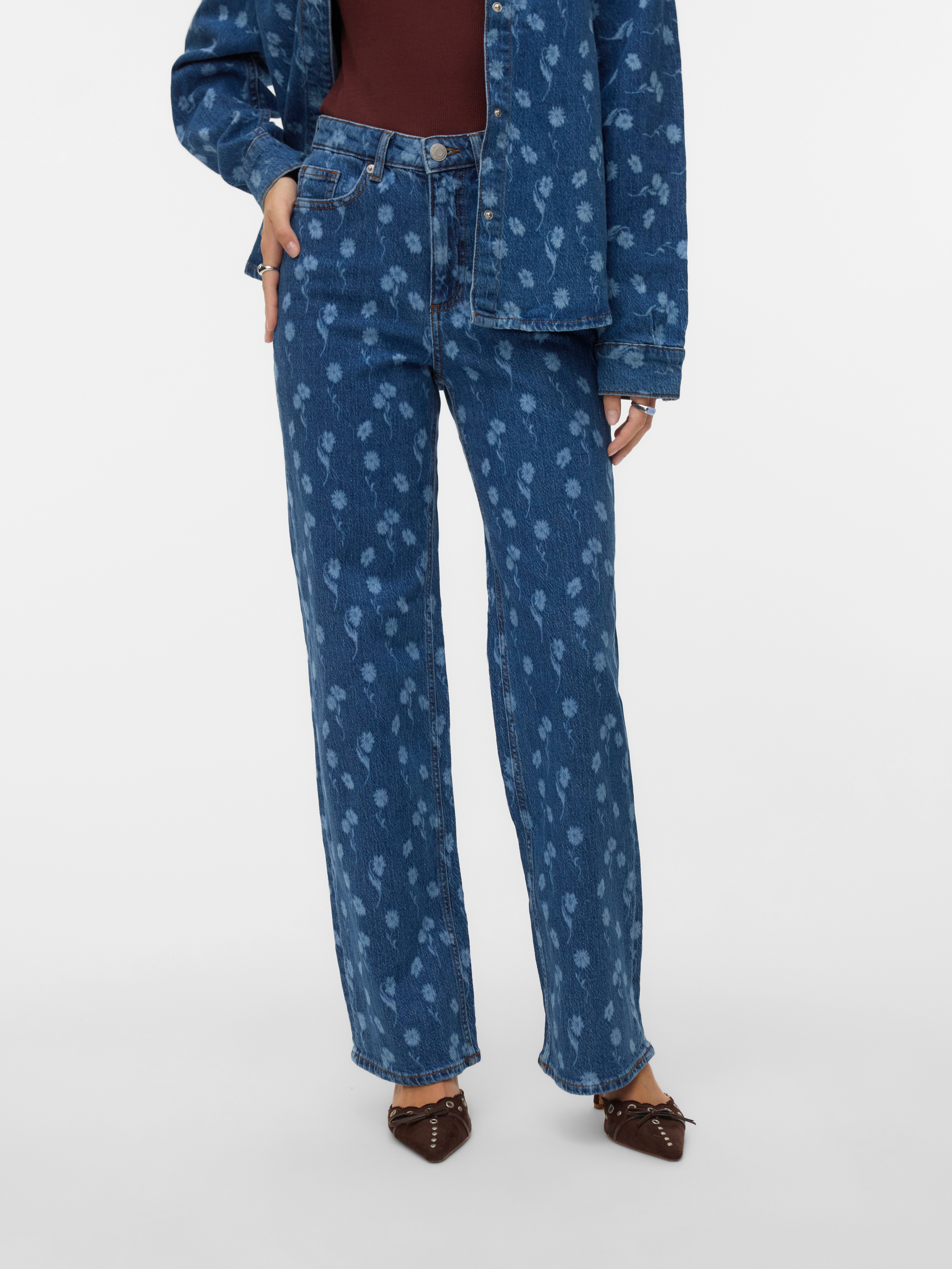 Straight-Jeans VERO MODA "VMTESSA HR WIDE FLOWER DENIM JEANS RA380", Damen, Gr. 28, Länge 32, medium blau denim aop:flower, Denim/Jeans, Obermaterial: 99% Baumwolle, 1% Elasthan, bedruckt, oversize normal, Jeans Straight-Jeans, mit Blumenmuster